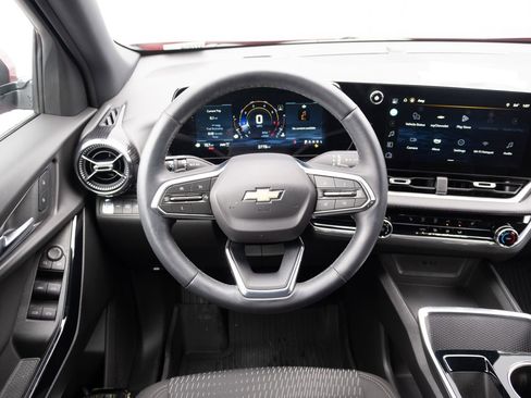 Used 2025 Chevrolet Equinox LT w/ Safety and Technology Package image 2