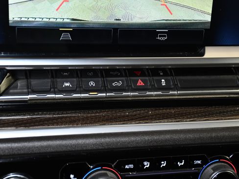 Used 2022 Chevrolet Silverado 1500 LT AWD/4WD image 30