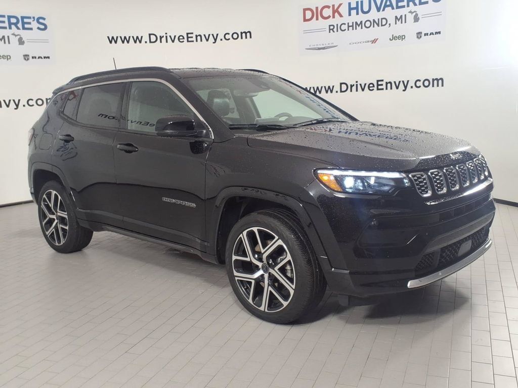 Used 2025 Jeep Compass Limited w/ Elite Group AWD/4WD image 3