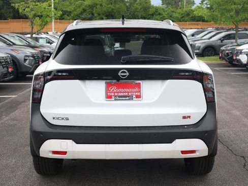 New 2026 Nissan Kicks SR FWD image 6