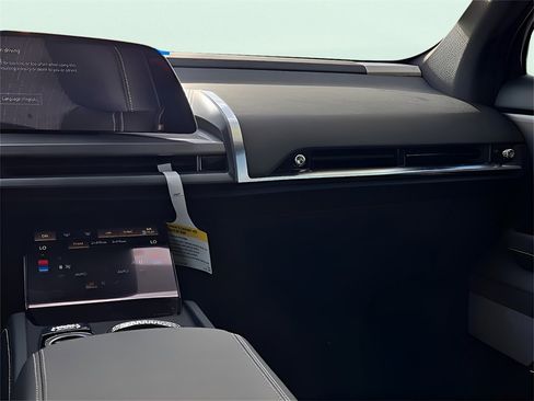 New 2026 Cadillac Vistiq Sport image 25