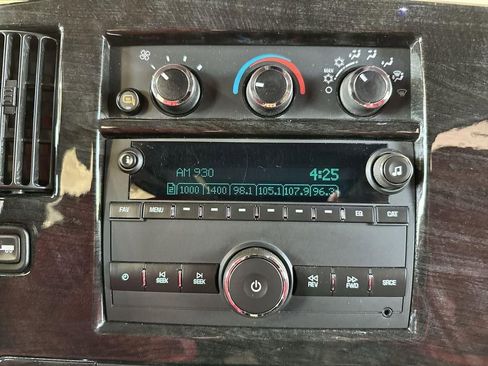 Used 2024 GMC Savana 2500 w/ Driver Convenience Package image 12