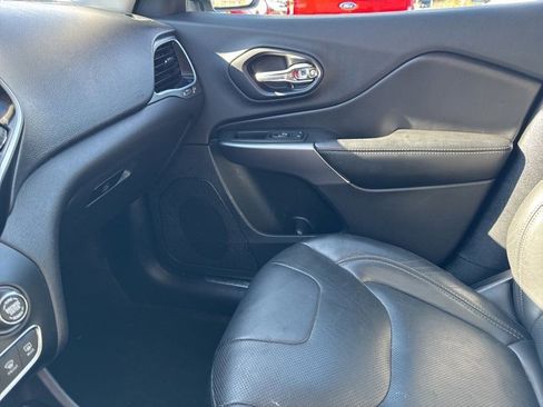 Used 2019 Jeep Cherokee Limited image 35