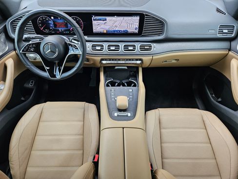 Used 2024 Mercedes-Benz GLS 450 4MATIC image 23