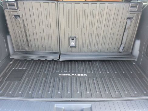 Used 2026 Toyota Highlander Platinum AWD/4WD image 32