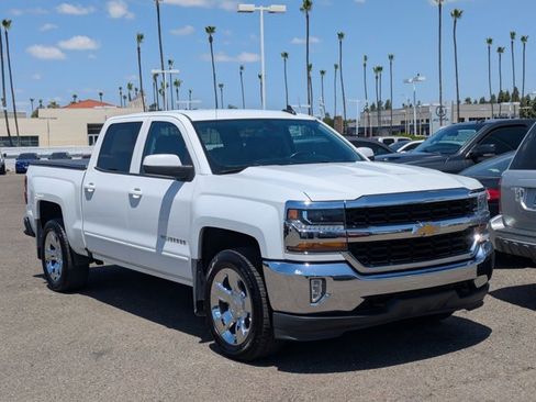 Used 2018 Chevrolet Silverado 1500 LT w/ LT Eassist Package AWD/4WD image 3