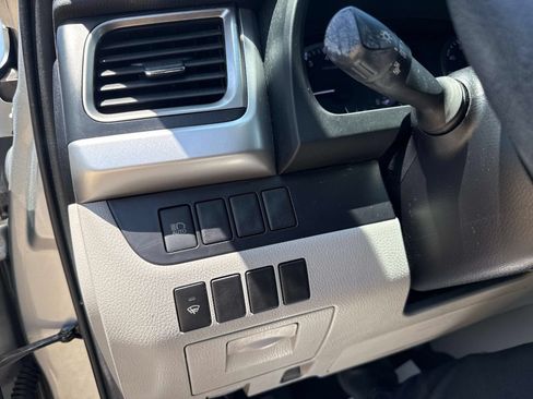 Used 2019 Toyota Highlander LE FWD image 28