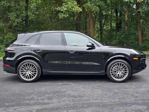 Used 2023 Porsche Cayenne Platinum Edition image 7