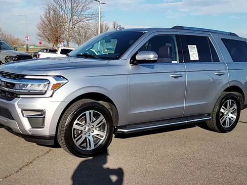 Used 2023 Ford Expedition Limited image 4