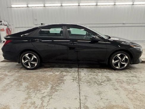 Used 2023 Hyundai Elantra SEL w/ Convenience Package image 9