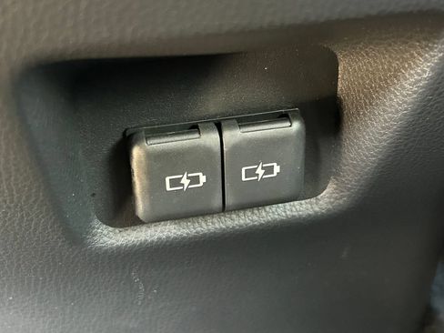 Used 2022 Toyota RAV4 XLE AWD/4WD image 21
