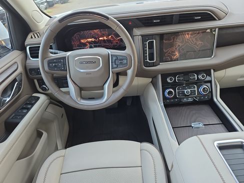 Used 2024 GMC Yukon Denali w/ Advanced Technology Package AWD/4WD image 17