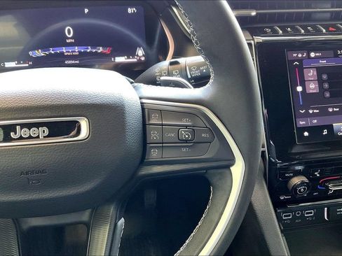 Used 2023 Jeep Grand Cherokee L Altitude AWD/4WD image 19