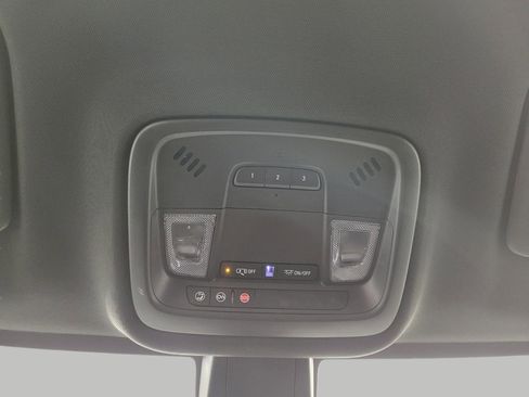 Used 2023 Chevrolet Traverse LT image 18