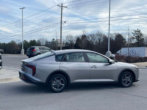 New 2026 Kia K4 LXS image 8