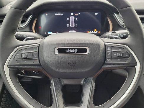 New 2025 Jeep Grand Cherokee Laredo X w/ Luxury Tech Group I RWD image 20