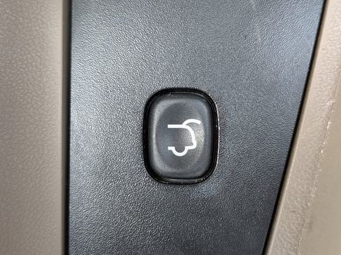 Used 2014 Chrysler Town & Country Touring image 10