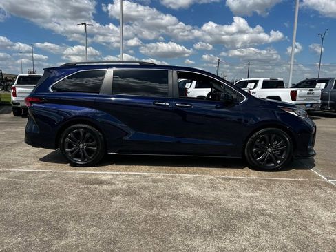 Used 2022 Toyota Sienna XSE image 14