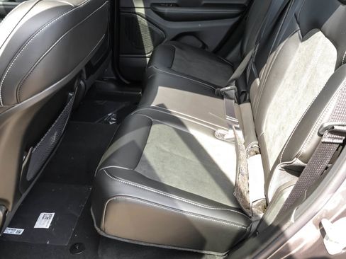 New 2025 Jeep Grand Cherokee Altitude image 15