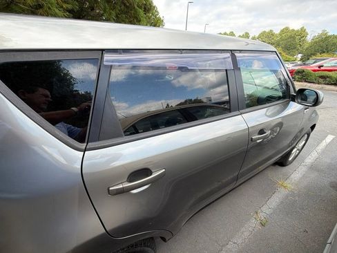 Used 2016 Kia Soul FWD image 9