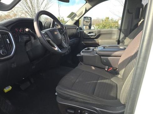 Used 2022 Chevrolet Silverado 2500 LT w/ Convenience Package image 2