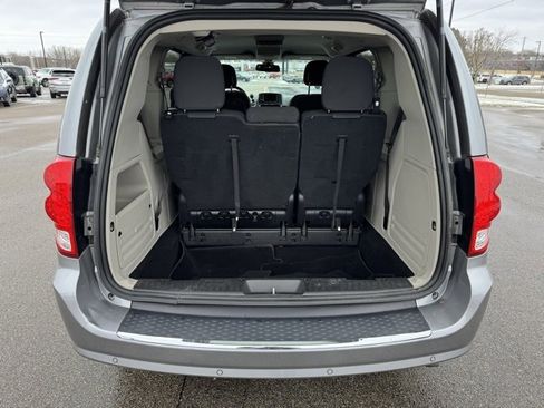 Used 2019 Dodge Grand Caravan SE w/ UConnect Hands-Free Group image 33
