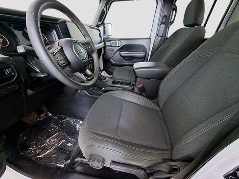 Used 2025 Jeep Gladiator Sport AWD/4WD image 18