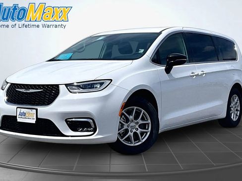 Used 2024 Chrysler Pacifica Touring-L FWD image 1