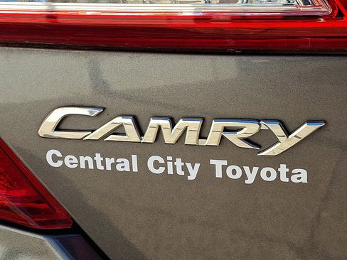 Used 2013 Toyota Camry LE image 29