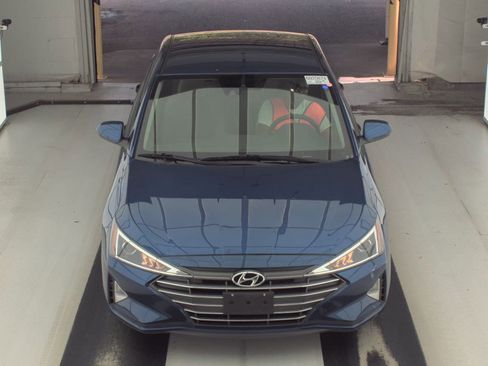 Used 2020 Hyundai Elantra SE FWD image 2