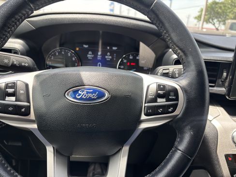 Certified 2022 Ford Explorer XLT w/ Equipment Group 202A RWD image 30
