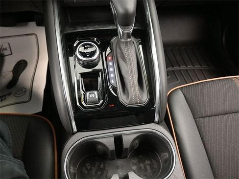 Certified 2025 GMC Canyon AT4 image 11