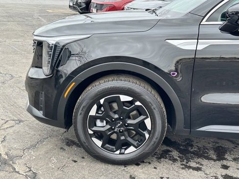 Used 2025 Kia Sorento S image 7