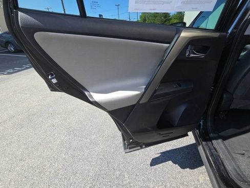 Used 2014 Toyota RAV4 XLE AWD/4WD image 19