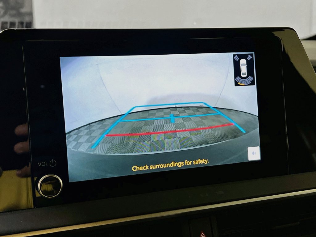 Certified 2025 Toyota Prius LE FWD image 12