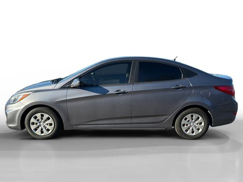Used 2016 Hyundai Accent SE image 2