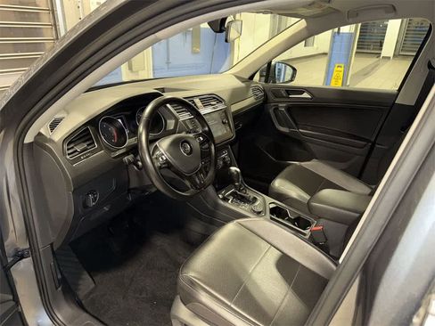 Used 2018 Volkswagen Tiguan SEL image 27