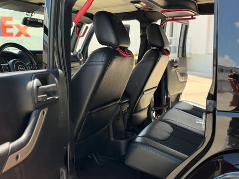 Used 2017 Jeep Wrangler Unlimited Sahara AWD/4WD image 21