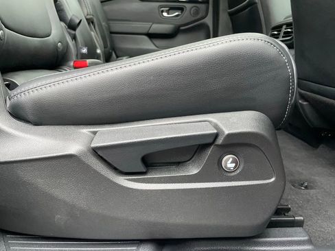 Certified 2025 Honda Pilot Touring image 36