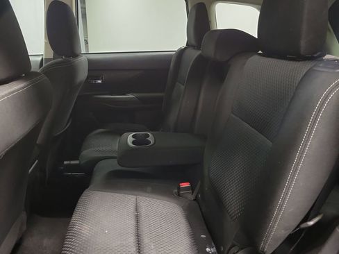 Used 2017 Mitsubishi Outlander ES image 20