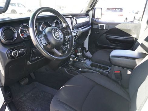 Used 2022 Jeep Gladiator Sport image 16