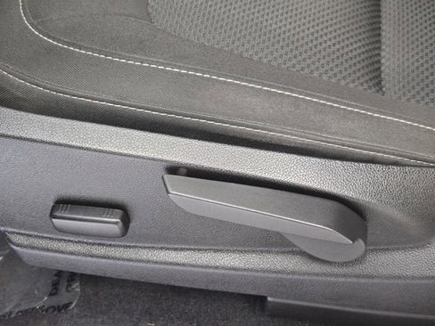 Used 2019 Chevrolet Colorado LT w/ LT Convenience Package image 19