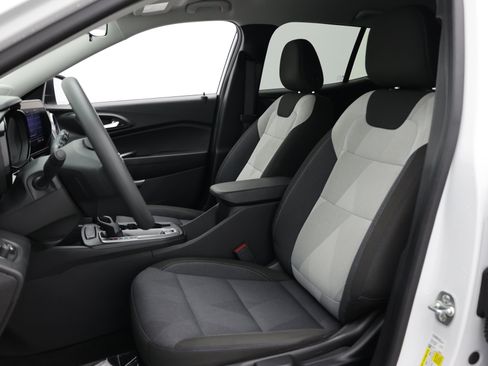 Used 2025 Chevrolet Trax LS FWD image 13
