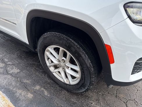 Used 2024 Jeep Grand Cherokee Laredo X image 24