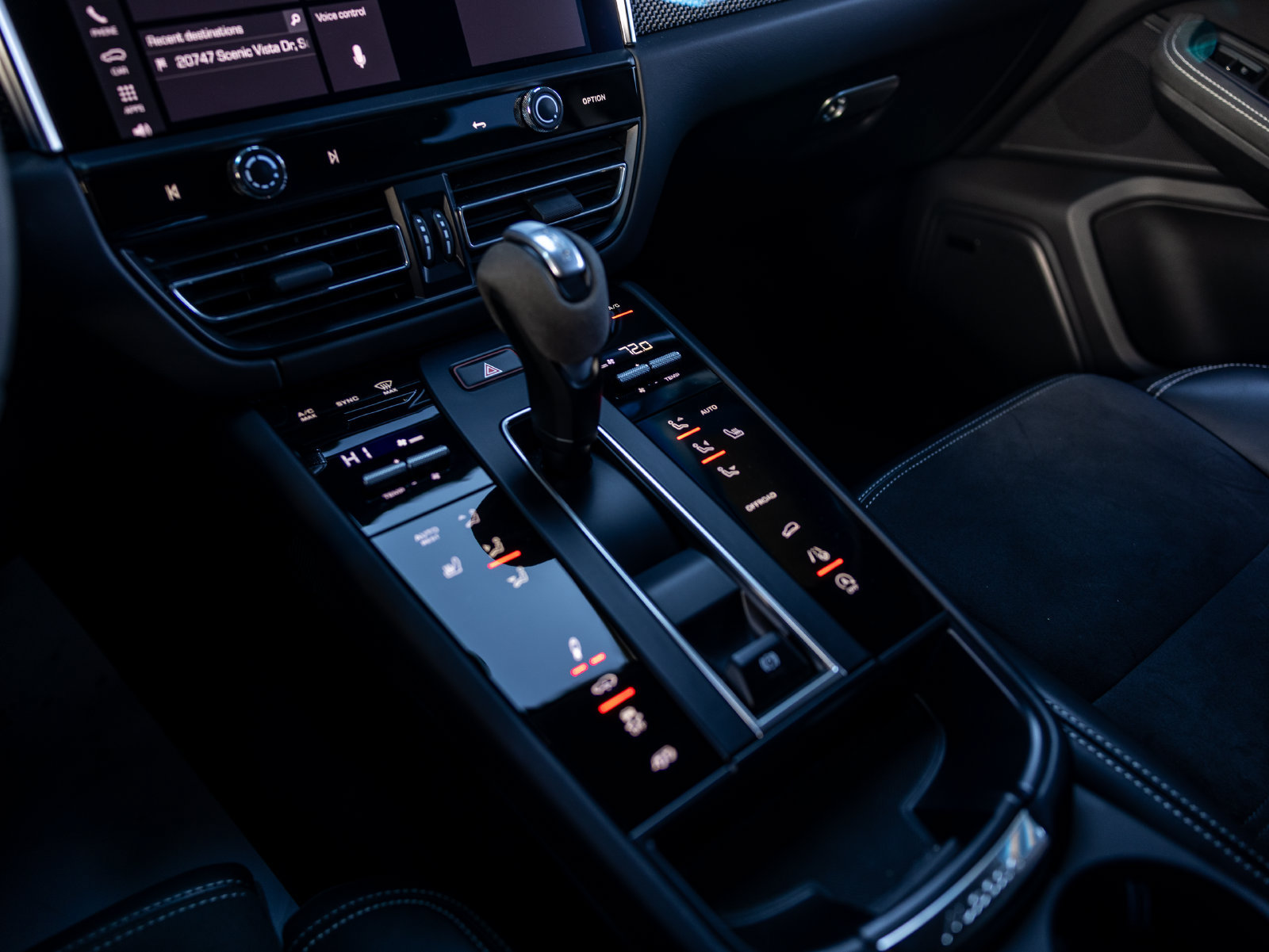 Certified 2024 Porsche Macan GTS AWD/4WD image 33