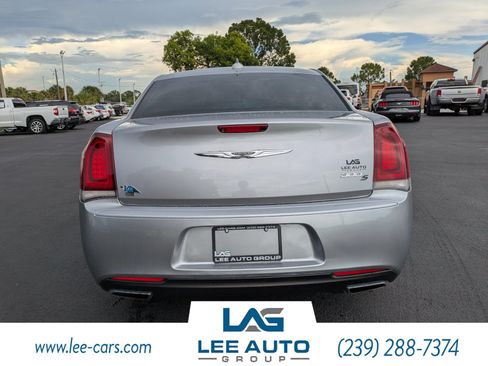 Used 2017 Chrysler 300 S RWD image 4
