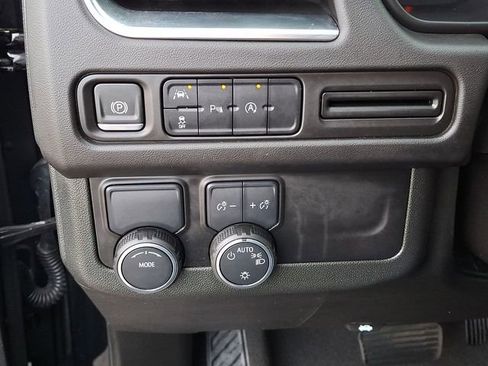 Used 2024 Chevrolet Suburban Premier image 33