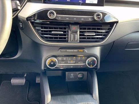 Used 2022 Ford Escape SE w/ Cold Weather Package image 33