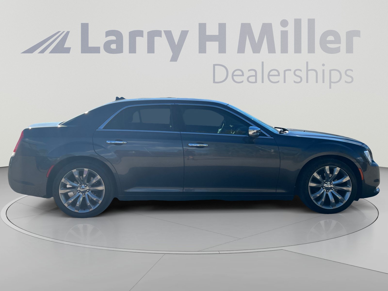 Used 2019 Chrysler 300 Limited w/ Safetytec Plus Group RWD image 6