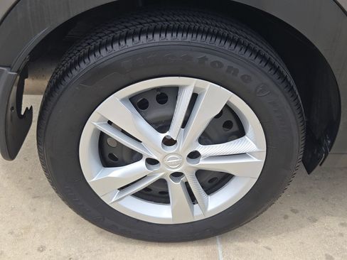 Certified 2025 Nissan Kicks Play S FWD image 30